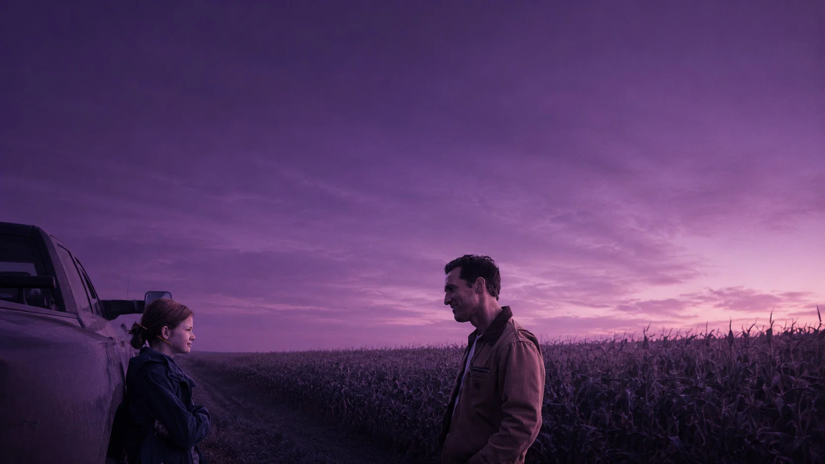 Cooper and his daughter Murph standing beside their truck in a cornfield at sunset in Interstellar (2014).